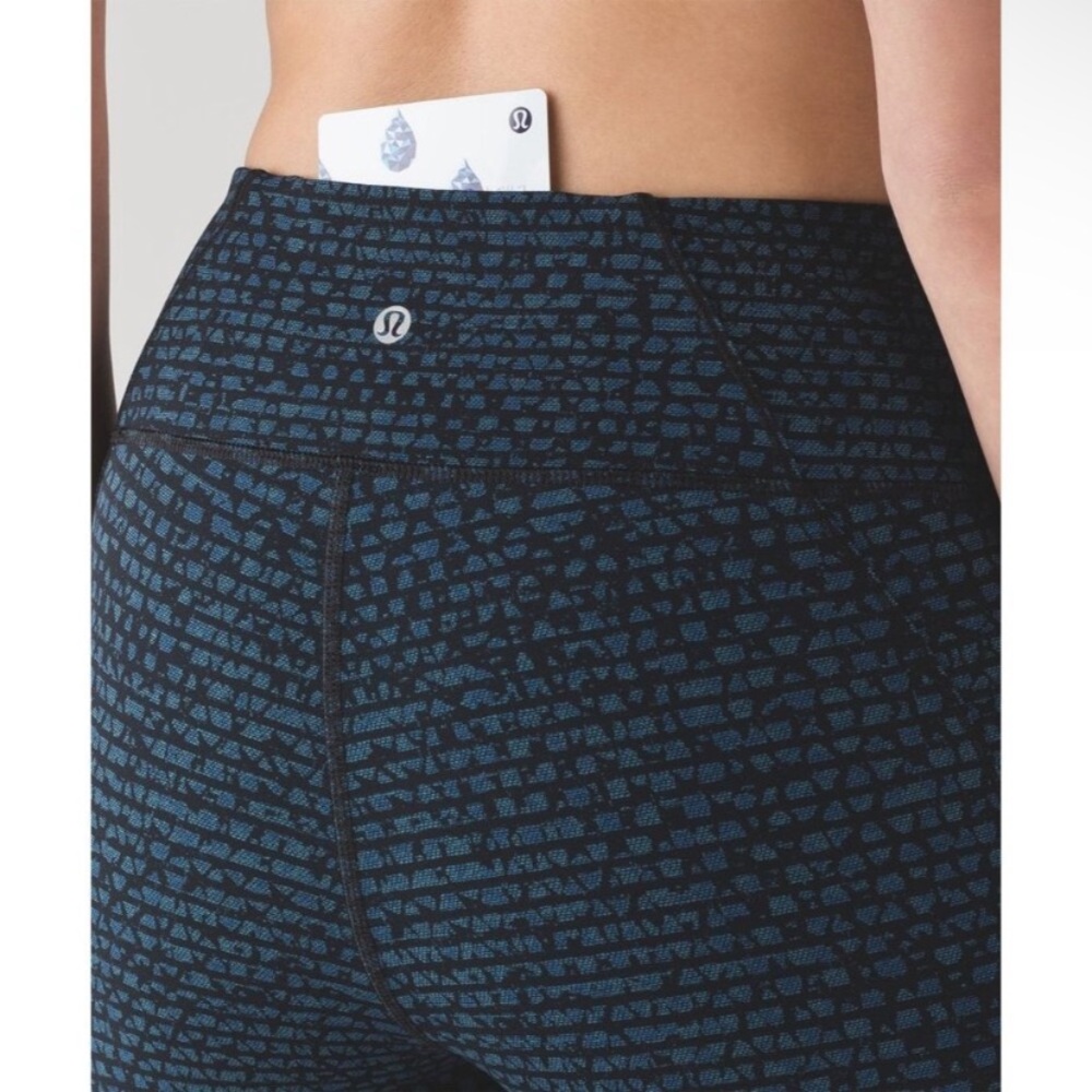 Lululemon Deep Breath Cropped Leggings, Size 4 - Picture 3 of 13